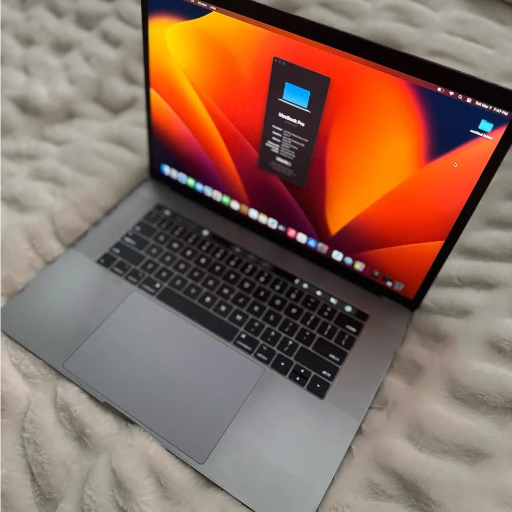 Apple MacBook Pro - Sleek Silver Design